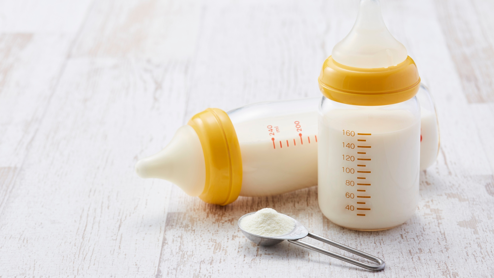 轉奶粉是不少父母都會有疑問,更有不少爸爸媽媽為孩子轉飲羊奶粉。「轉奶」不是一件能隨便進行的事,Kabrita和你一起了解寶寶的轉奶時機及方法,讓轉奶過程更順利。