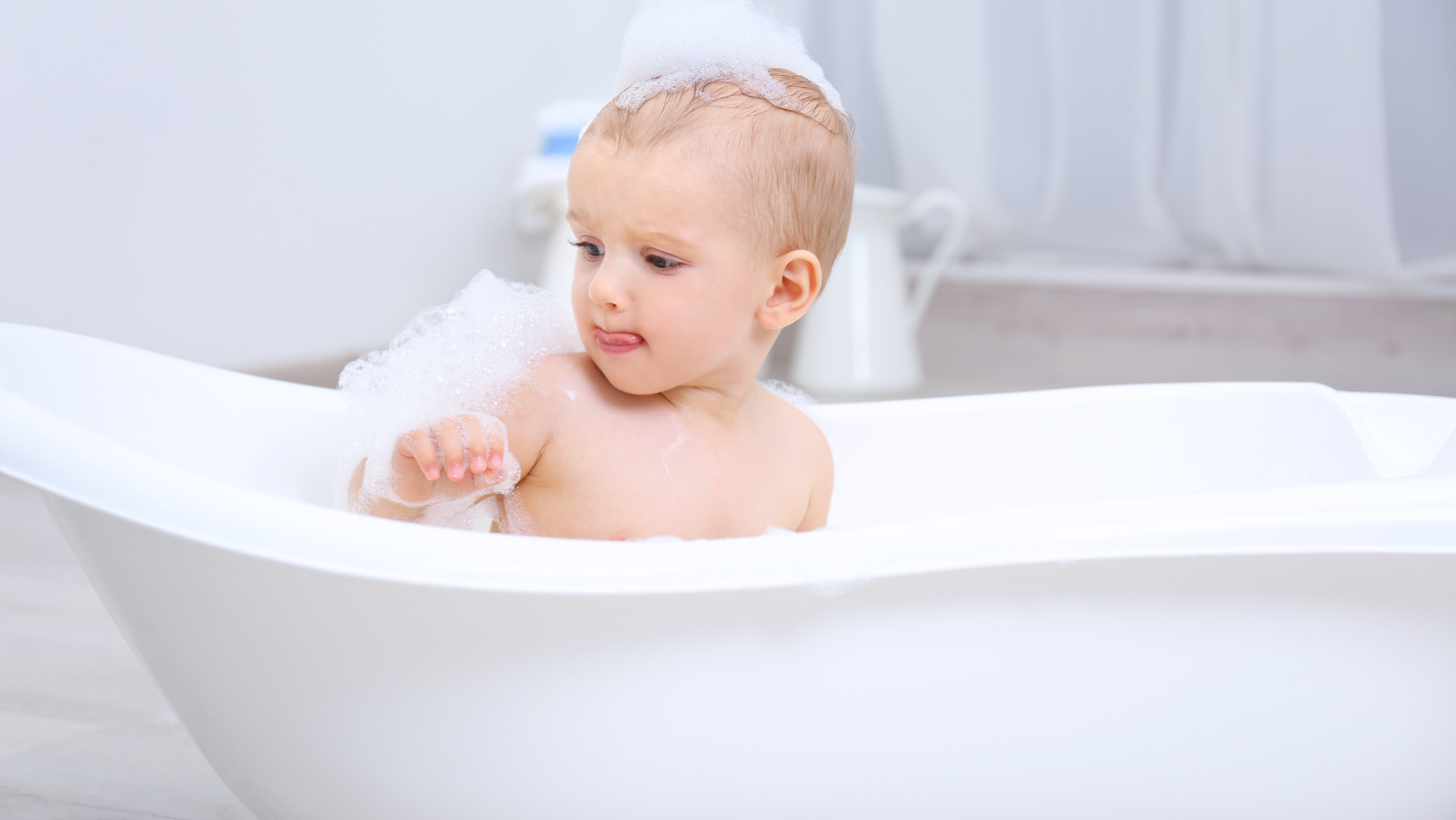 日常清潔與保濕對敏感寶寶同樣重要,洗澡時不宜水溫過高,沐浴後也要為寶寶塗上適合潤膚產品。