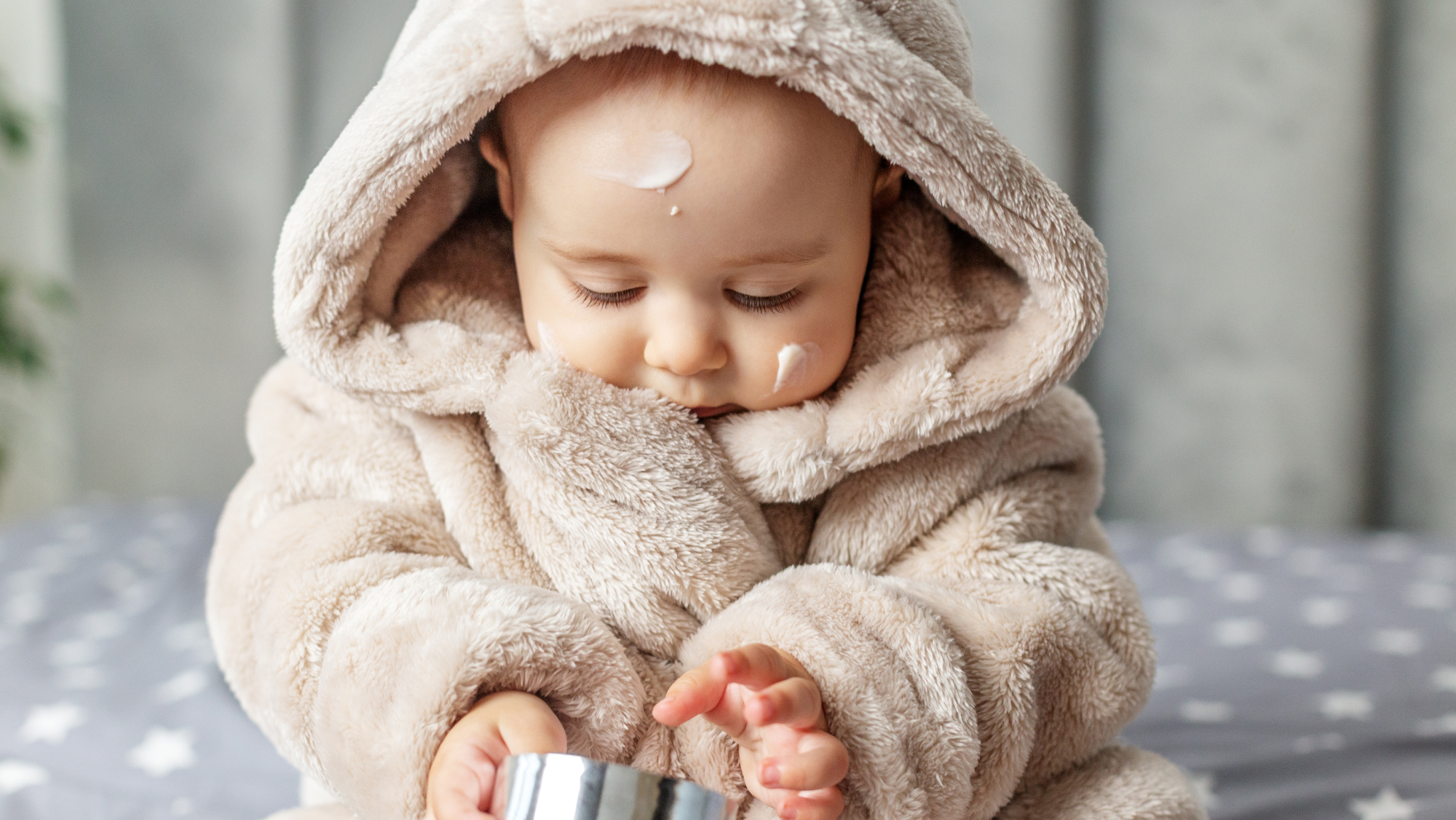 其實如果是醫生開立的類固醇藥膏並在短期及正確劑量下使用是安全的,導致類固醇上癮出現大多因為使用錯誤引致。只要遵從醫生吩咐及避免濫用,類固醇仍然是濕疹的治療工具。