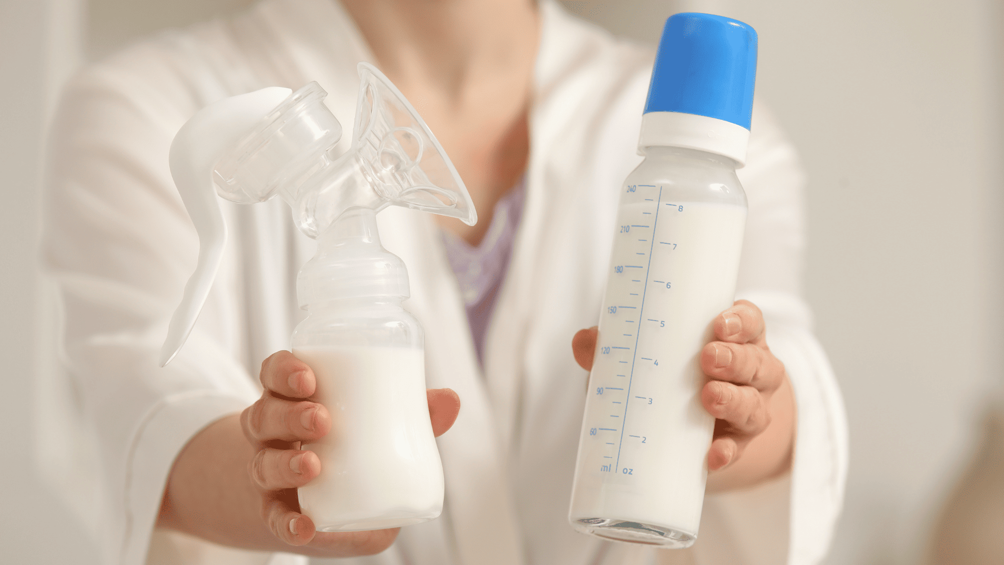 很多媽媽在餵母乳時都會遇到「奶量不足」的困擾,其實母乳不足可以由不同原因所致,了解當中原因並作出調整,大多數都可以逐步改善。我們為你整理母乳不足常見原因及增加奶量的方法,以及為你建議適合替代母乳的配方奶粉。