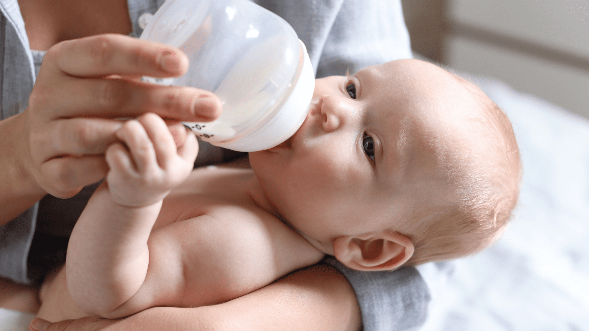 想要增加母乳量可以讓寶寶維持正確吸吮姿勢,亦要按寶寶需要進行餵哺。媽媽也可以和寶寶多點肌膚接觸,從而促進催產素分泌。