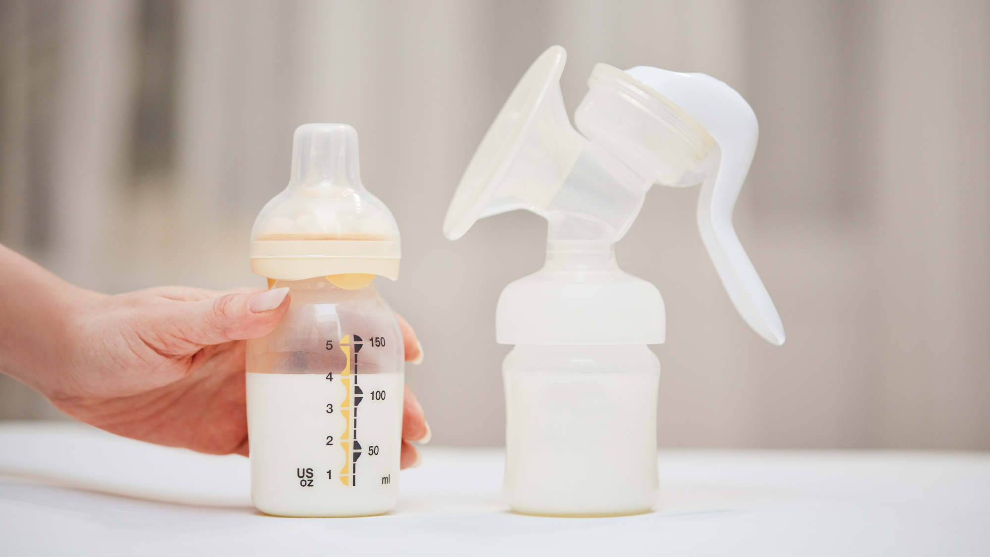 母乳轉奶粉時寶寶的身體需要時間適應。Kabrita為你講解母乳轉奶粉及判斷寶寶是否適應新奶粉的方法，讓你可以更安心順利地為寶寶由母乳轉飲奶粉