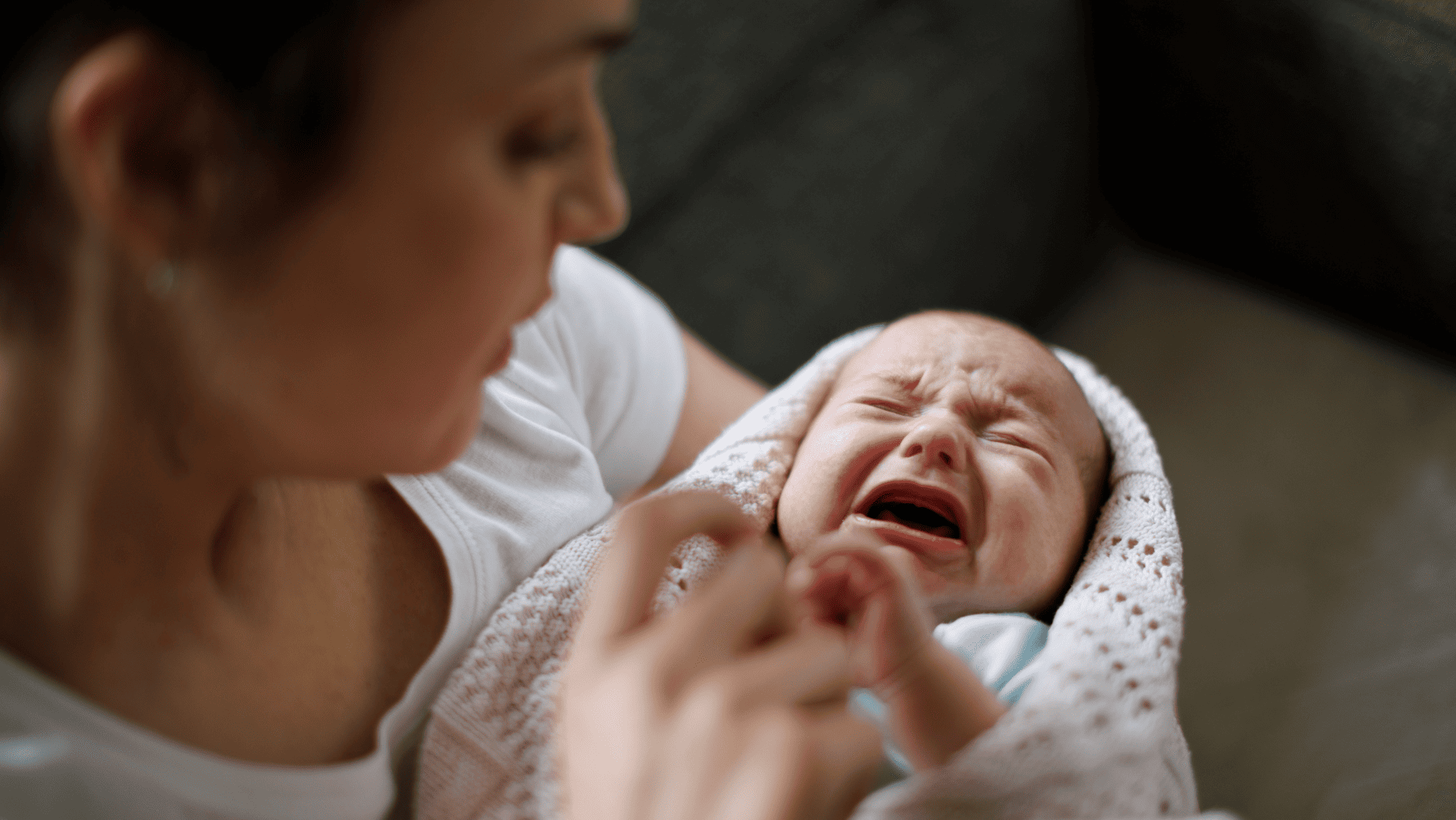 牛奶蛋白敏感與身體防禦系統有關,腸道未完全成熟的嬰幼兒特別容易將未完全分解的蛋白質誤判為需要對抗的物質並出現過敏反應。